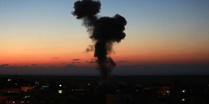 Savaş uçakları, Gazze'de 3 noktaya hava saldırısı düzenledi!