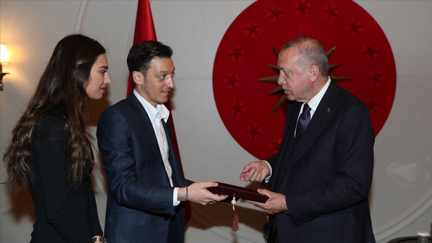 Cumhurbaşkanı Erdoğan futbolcu Mesut Özil'i kabul etti