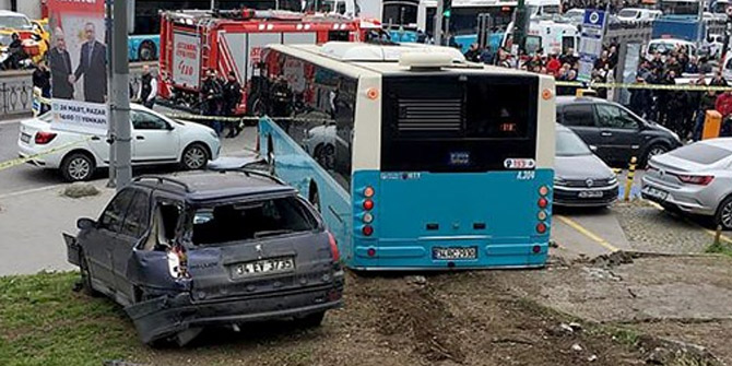 İstanbul Beyazıt'ta halk otobüsü yayalara çarptı