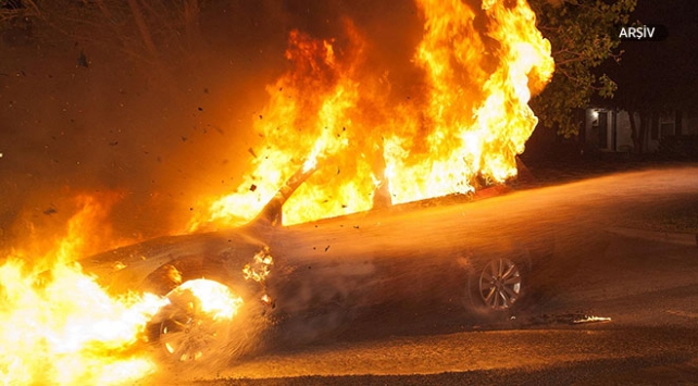 Başkent'te seyir halindeki araç alev alev yandı!