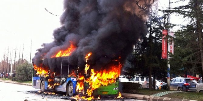 Ülkede yolcu otobüsü yandı: 26 ölü