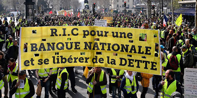 Fransa'da sarı yelekliler gösterilerin 19. haftasında sokaklarda
