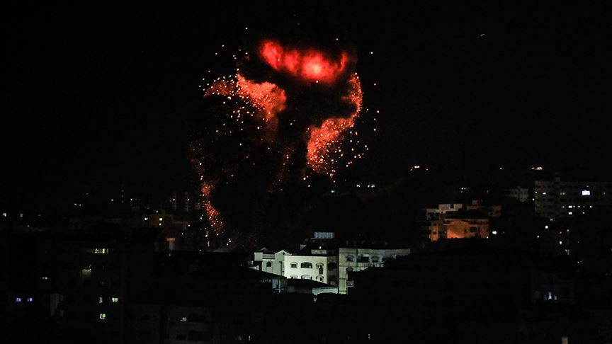 İsrail uçakları Heniyye'nin Gazze'deki ofisini bombaladı