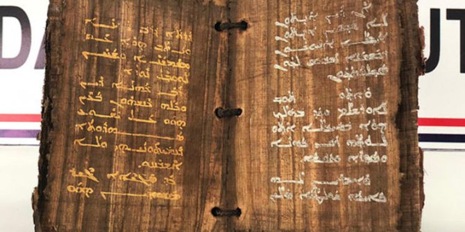 1300 yıllık altın yazmalı kitap ele geçirildi!