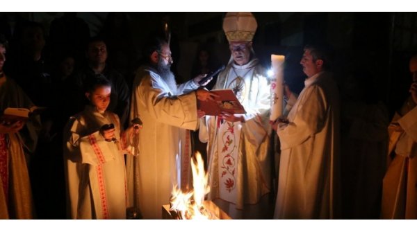 İskenderun'da Katoliklerden Paskalya Kutlaması