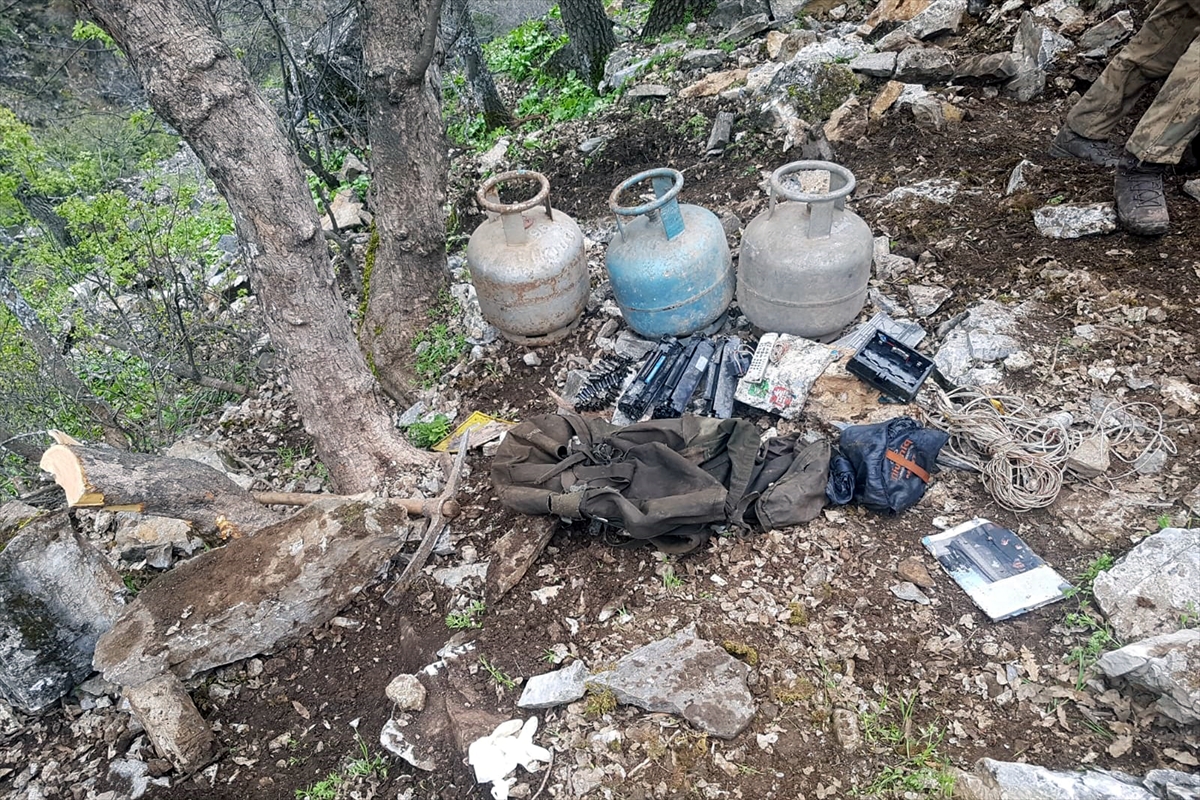 Tunceli'de teröristlerin saklandığı mağara ele geçirildi