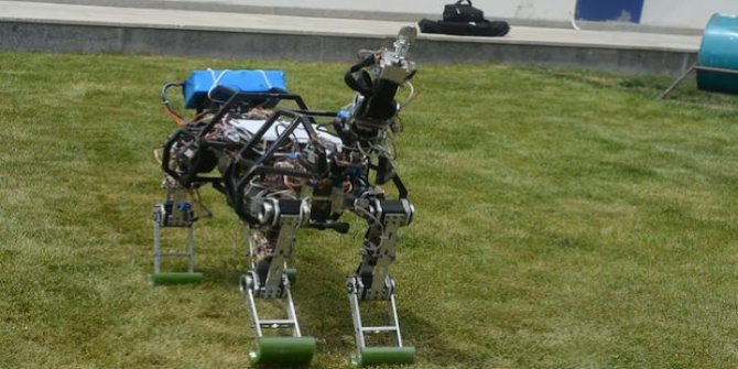 Konya'da 4 ayaklı arazi robotu üretildi