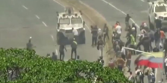 Venezuela'da zırhlı araç halkı ezdi!