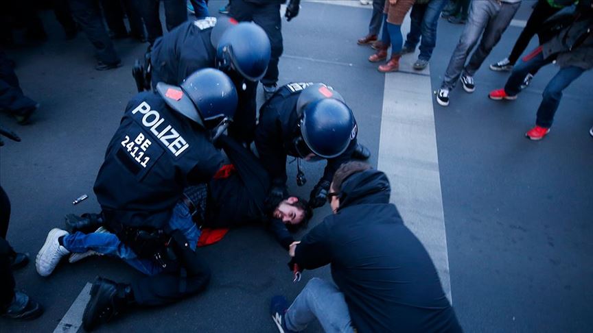 Almanya’daki 1 Mayıs gösterilerinde çok sayıda kişi gözaltına alındı