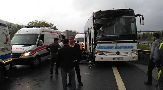Yolcu otobüsü tırla çarpıştı: 7 yaralı