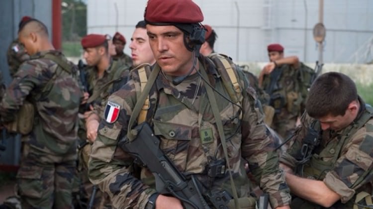 Fransa 'yanlışlıkla' 11 askeri öldürdü!