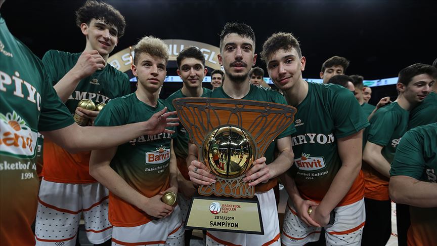 Basketbol Gençler Ligi'nde şampiyon Banvit