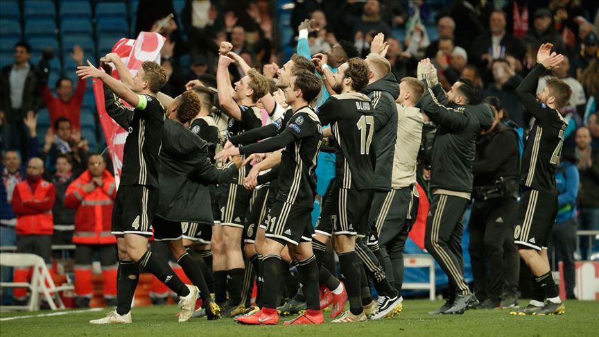 Şampiyonlar Ligi Finali'inin kıyısından dönen Ajax Hollanda'da şampiyon oldu!