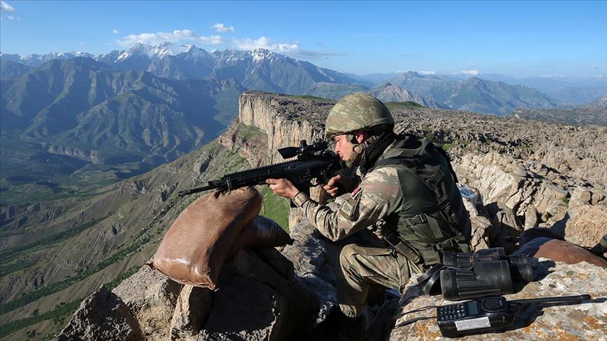 Şırnak'ta iki PKK'lı terörist teslim oldu