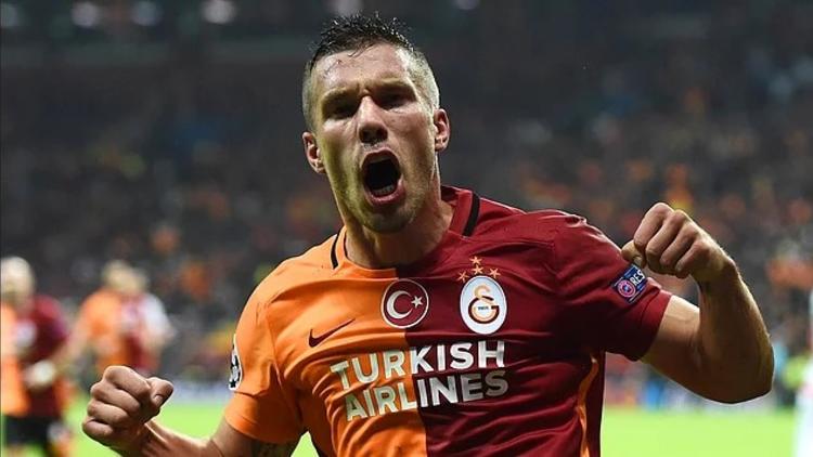 Lukas Podolski: 'Bu akşam tüm çaylar benden'