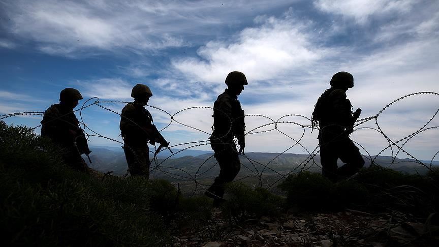 Terör örgütleri FETÖ ve PKK şüphelisi 5 kişi sınırda yakalandı