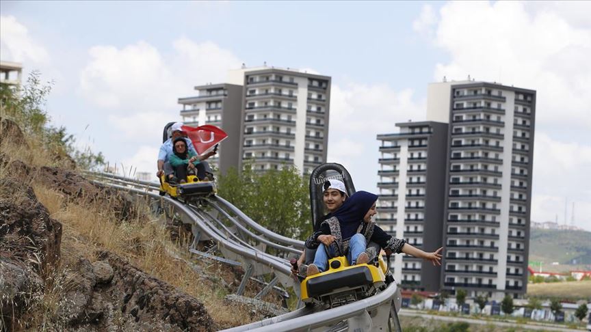Türkiye'nin en uzun dağ kızağı parkı açıldı