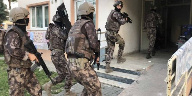 Bin polisle uyuşturucu baskını: 52 gözaltı