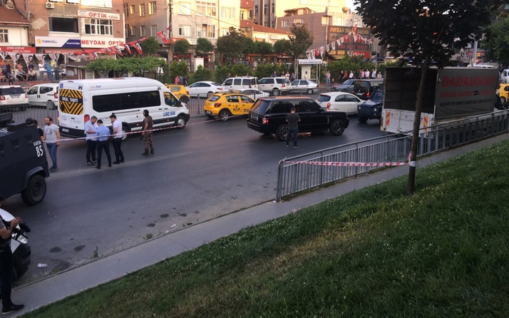 İstanbul'da lüks araca silahlı saldırı! Yaralılar var