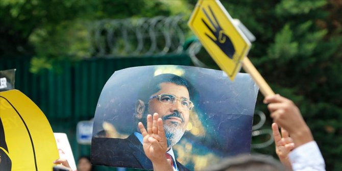 Mursi'nin oğlundan evlerde gıyabi cenaze namazı kılınması çağrısı