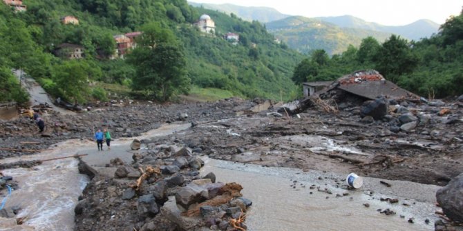 Trabzon'daki sel felaketi:  3 kişi hayatını kaybetti, 7 kişi aranıyor!