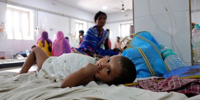 Hindistan'da beyin iltihabı salgını nedeniyle 136 çocuk hayatını kaybetti