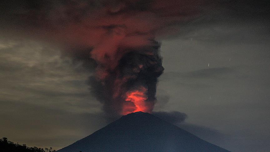 Agung Yanardağı'nda volkanik hareketlilik: 40 bin kişi tahliye edildi