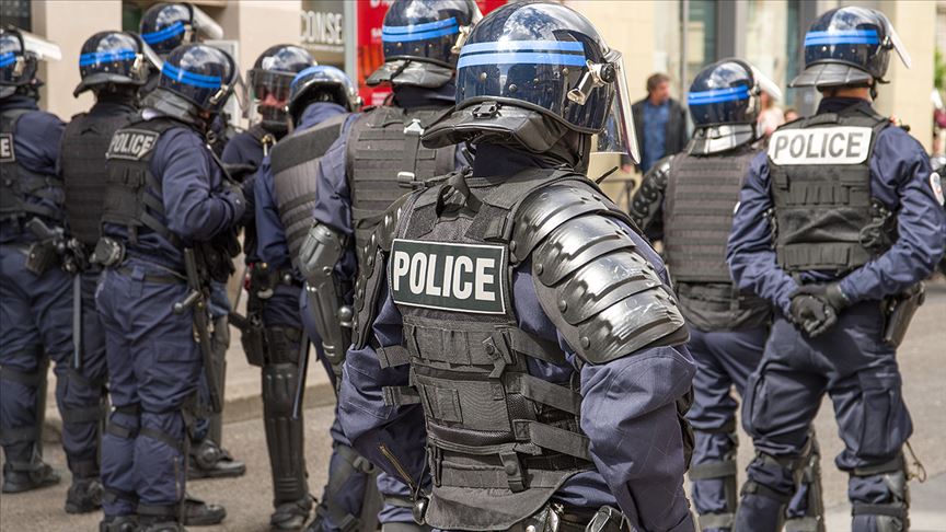 Fransa'da tesettür mayo giyen kadınlara para cezası