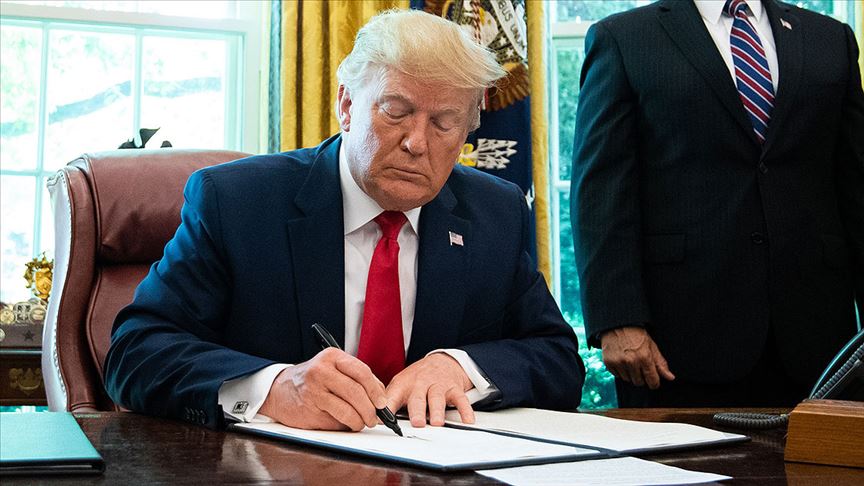 Trump, İran'a yeni yaptırımları öngören kararnameyi imzaladı!