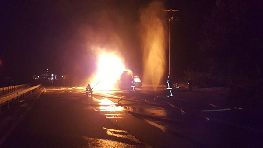 Sakarya'da etil asetat yüklü tanker yandı: 3 yaralı