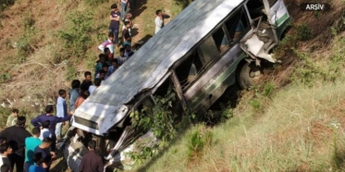 Ülkede otobüs uçuruma yuvarlandı: 33 ölü