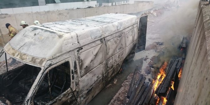 İstanbul Maltepe'de araç yangını!