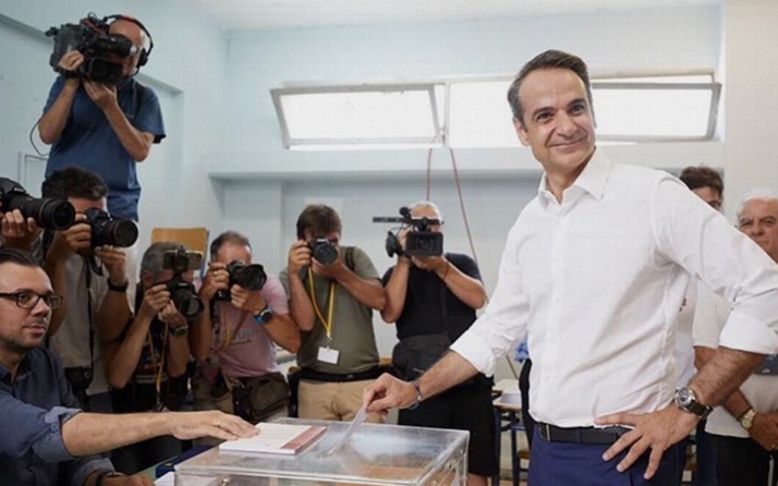 Yunanistan'da Yeni Demokrasi Partisi tek başına iktidar