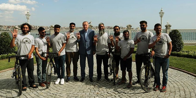 Cumhurbaşkanı Erdoğan, bisikletle Mekke'ye giden grubu kabul etti
