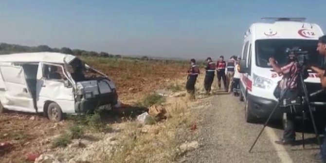 Tarım işçilerini taşıyan minibüs kaza yaptı: 2 ölü 20 yaralı