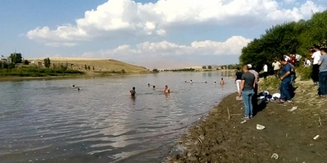 Murat Nehri'ne giren 4 çocuk boğuldu
