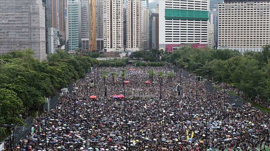 Hong Kong'daki protesto gösterileri devam ediyor