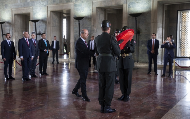 KKTC Başbakanı Ersin Tatar Anıtkabir'i ziyaret etti
