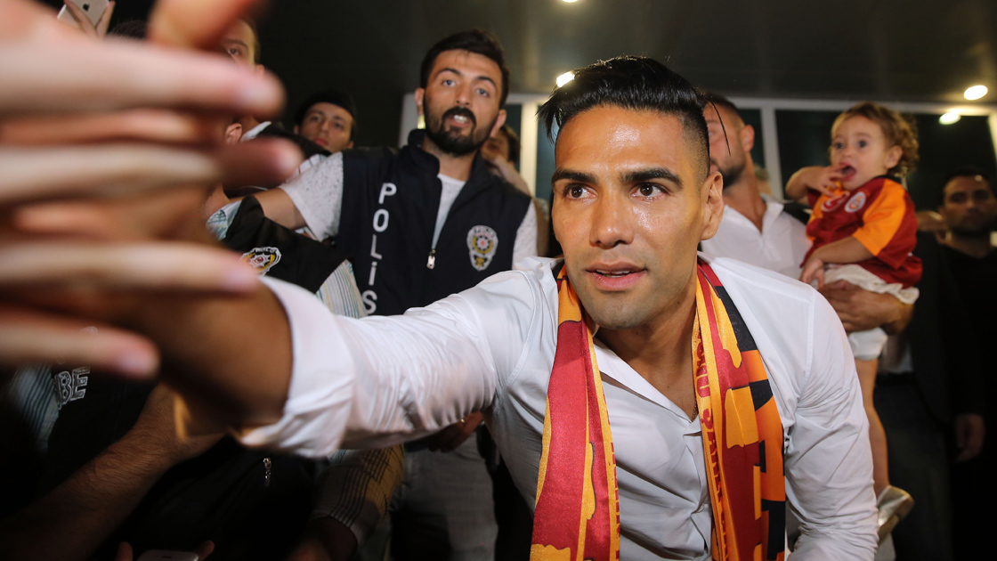 Galatasaray'ın yeni yıldızı Radamel Falcao İstanbul'a geldi!