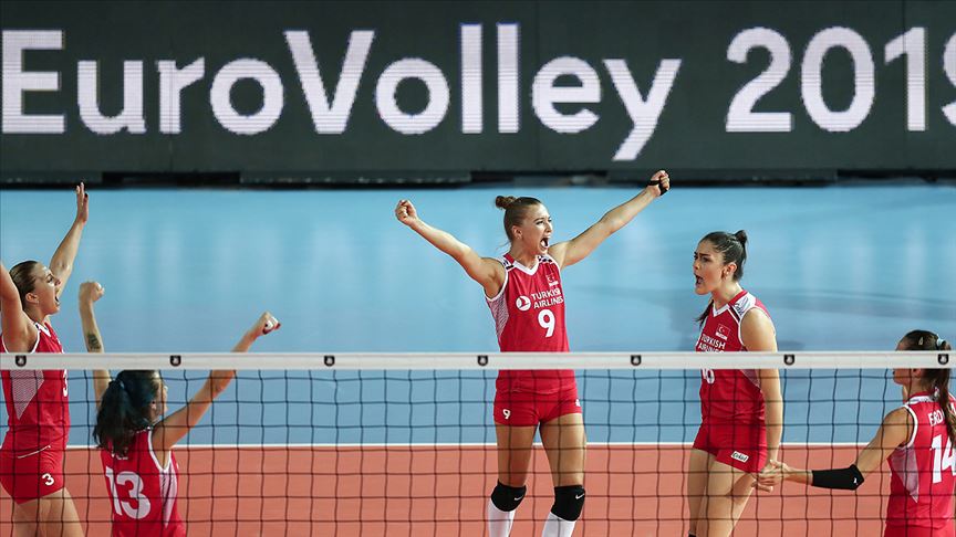 A Milli Kadın Voleybol Takımı Hırvatistan'ı 3-2 yenerek çeyrek finale yükseldi!