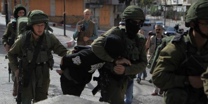 İsrail güçleri Batı Şeria'da 22 Filistinliyi gözaltına aldı