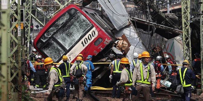 Japonya'da tren kazası: 30 yaralı