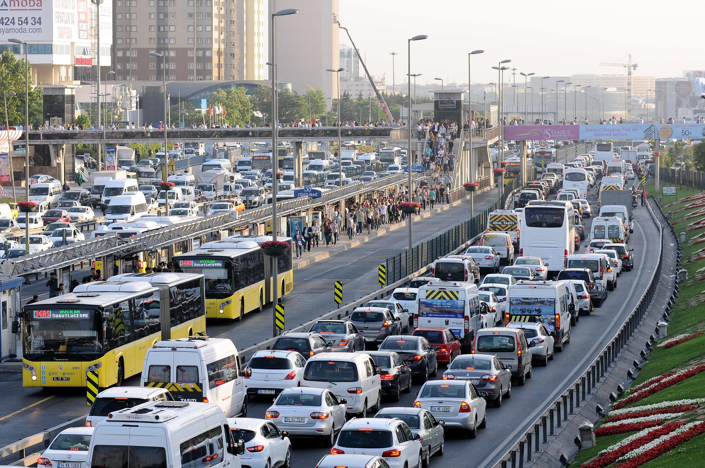 İstanbul-Ankara yolu trafiğe kapandı