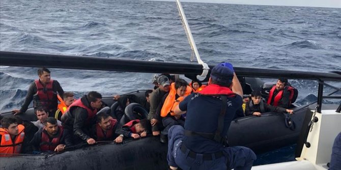 Ege Denizi'nde 30 düzensiz göçmen yakalandı