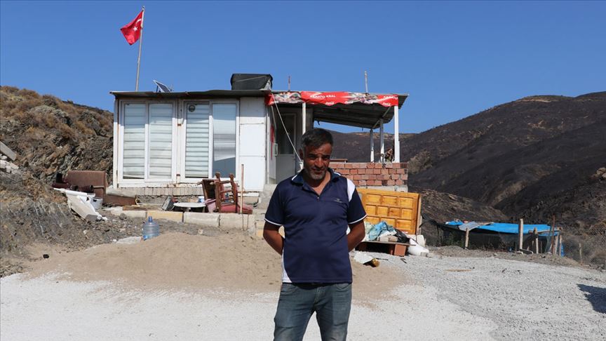 Yangında eşyalarından önce Türk bayrağını kurtardı