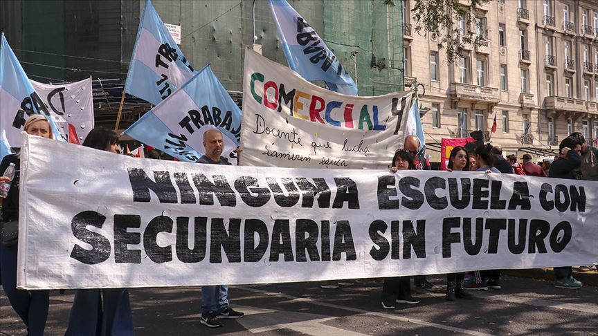 Arjantin’de öğretmenler ölen meslektaşları için greve gitti