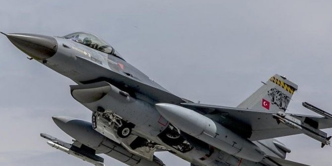 F-16'lar Suriye hava sahasında uçuş icra etti!
