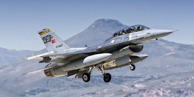 F-16'lar Suriye hava sahasında uçtu