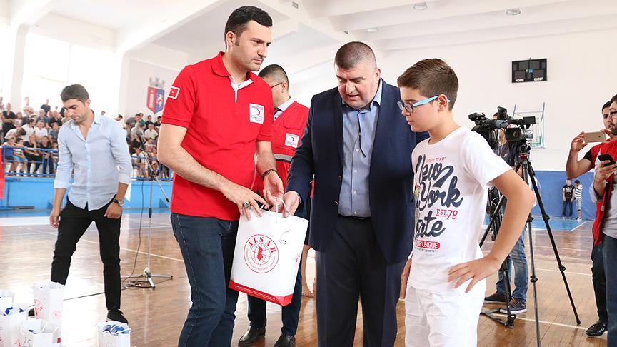Türk Kızılayı'ndan Arnavutluk'taki yetimlere yardım
