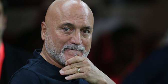 Kayserispor'da Hikmet Karaman'la devam kararı alındı
